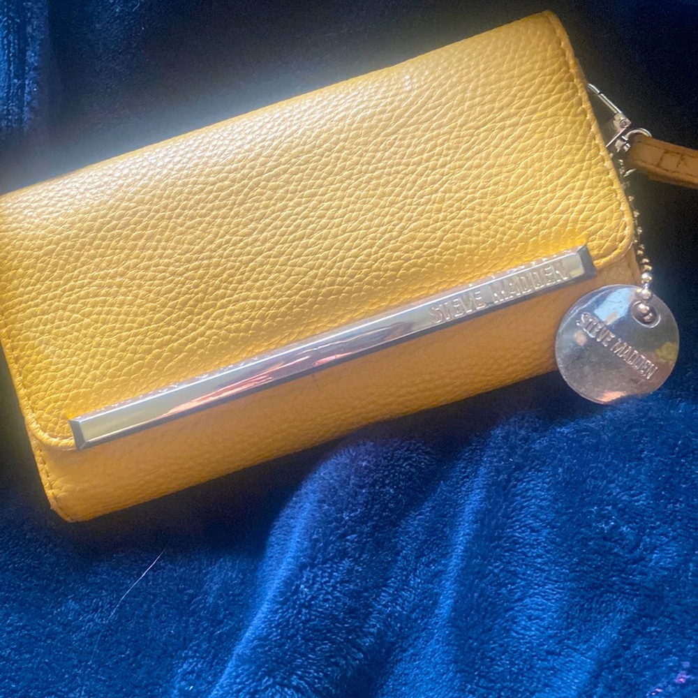 Good as new lightly used Steve Madden wallet
